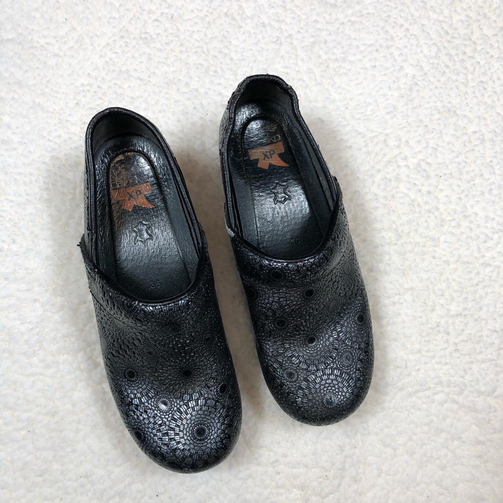 (SOLD) Women’s Dansko XP Shoes (SOLD)